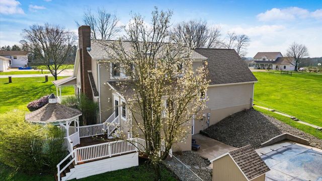 240 Mockingbird Hill Road, Zanesville, OH 43701