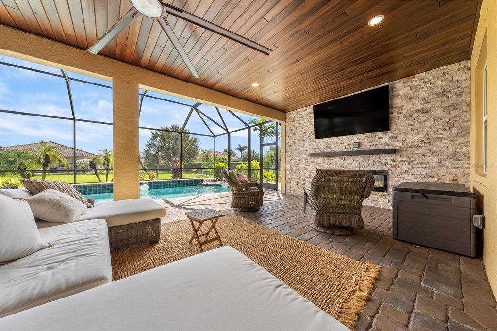 Image 3 of property listing at 125 167TH BOULEVARD E, Bradenton, FL 34212