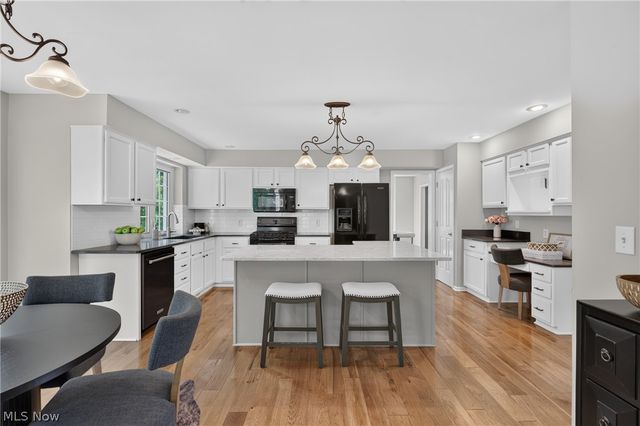 2883 Hawkins Lane, Twinsburg, OH 44087