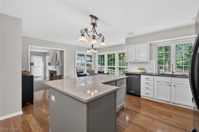2883 Hawkins Lane, Twinsburg, OH 44087