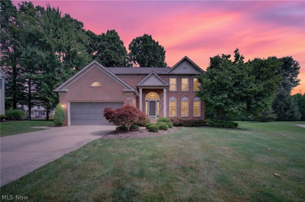 2883 Hawkins Lane, Twinsburg, OH 44087
