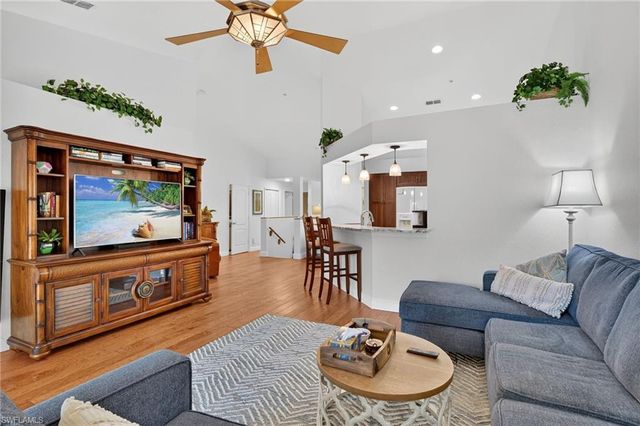 354 Dover PL # 202, Naples, FL 34104