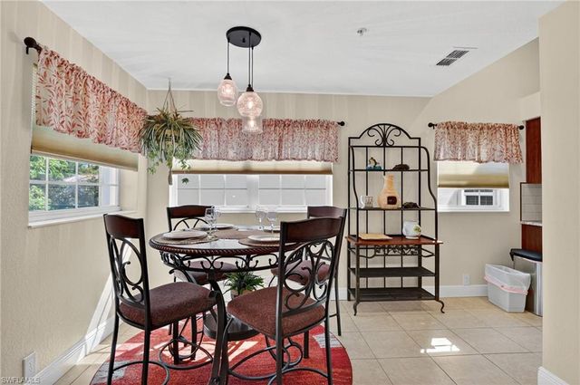 354 Dover PL # 202, Naples, FL 34104