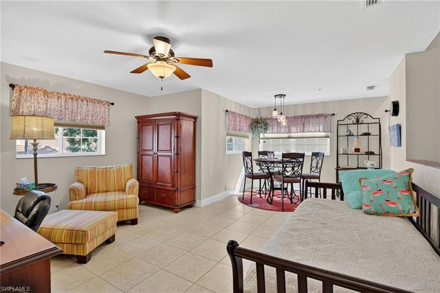 354 Dover PL # 202, Naples, FL 34104