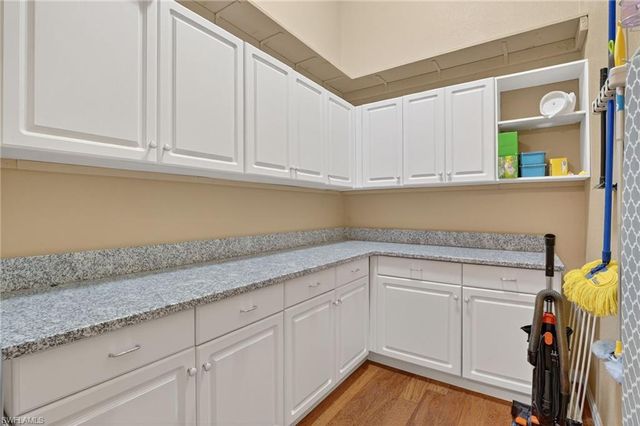 354 Dover PL # 202, Naples, FL 34104