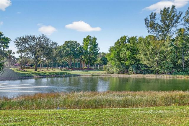 354 Dover PL # 202, Naples, FL 34104