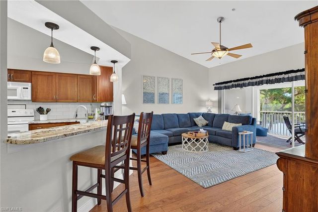 354 Dover PL # 202, Naples, FL 34104