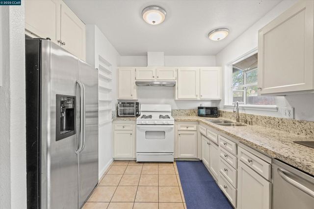 6824 Lumry St, North Highlands, CA 95660