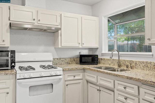 6824 Lumry St, North Highlands, CA 95660