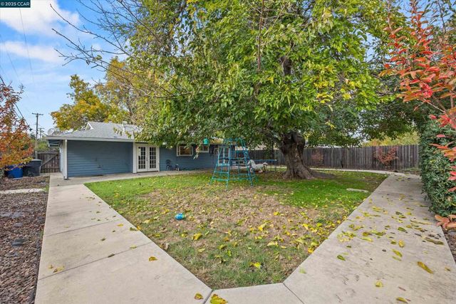 6824 Lumry St, North Highlands, CA 95660