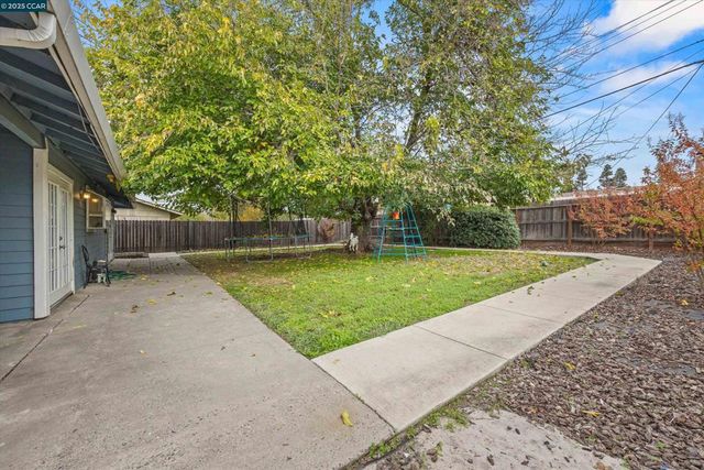 6824 Lumry St, North Highlands, CA 95660