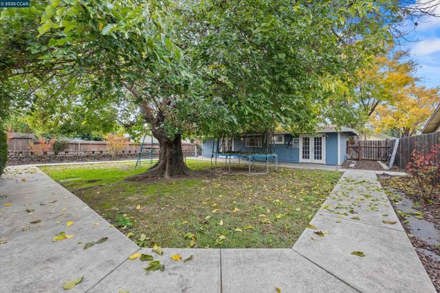 6824 Lumry St, North Highlands, CA 95660