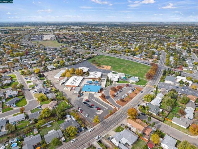 6824 Lumry St, North Highlands, CA 95660