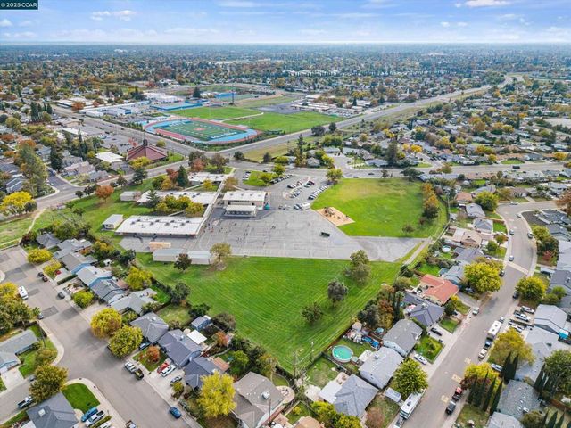 6824 Lumry St, North Highlands, CA 95660