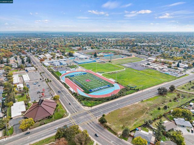 6824 Lumry St, North Highlands, CA 95660