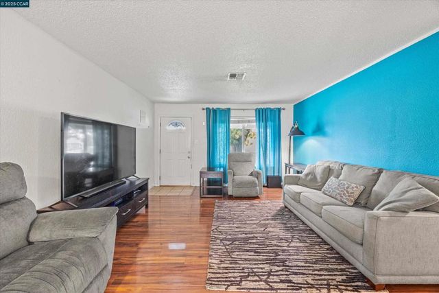 6824 Lumry St, North Highlands, CA 95660