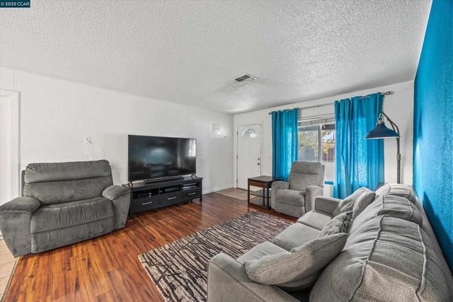 6824 Lumry St, North Highlands, CA 95660