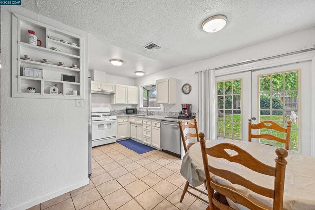 6824 Lumry St, North Highlands, CA 95660