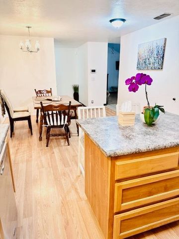 6107 Hillsdale, Sacramento, CA 95842