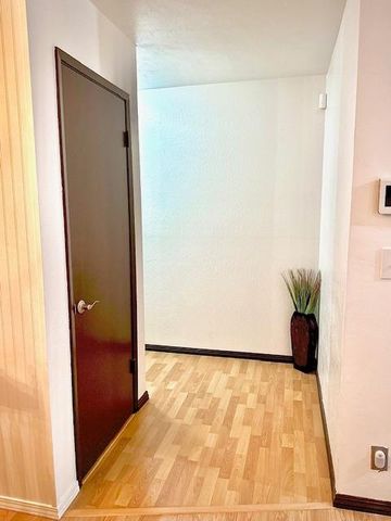 6107 Hillsdale, Sacramento, CA 95842