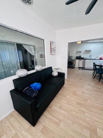 6107 Hillsdale, Sacramento, CA 95842