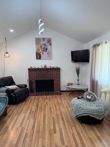 6107 Hillsdale, Sacramento, CA 95842