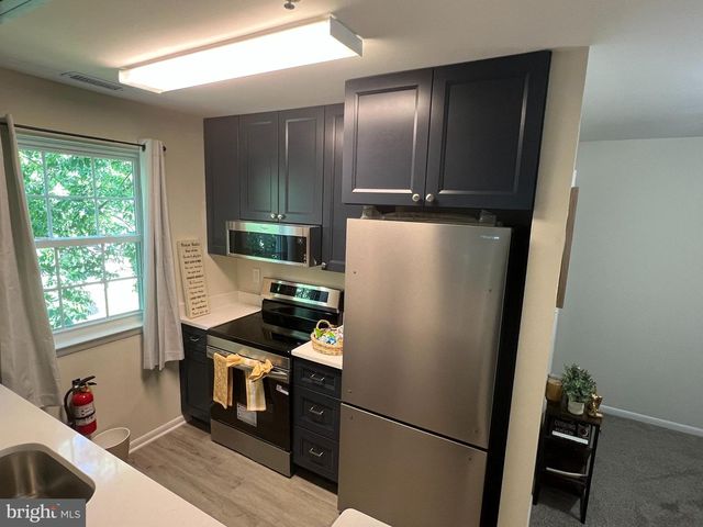 27 FOXGLOVE DR, Delran, NJ 08075
