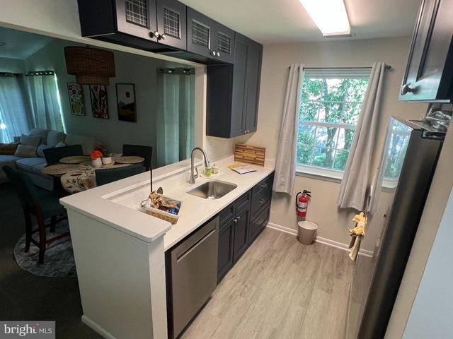 27 FOXGLOVE DR, Delran, NJ 08075