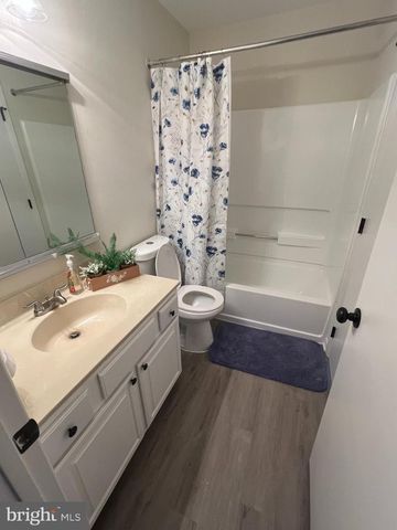 27 FOXGLOVE DR, Delran, NJ 08075