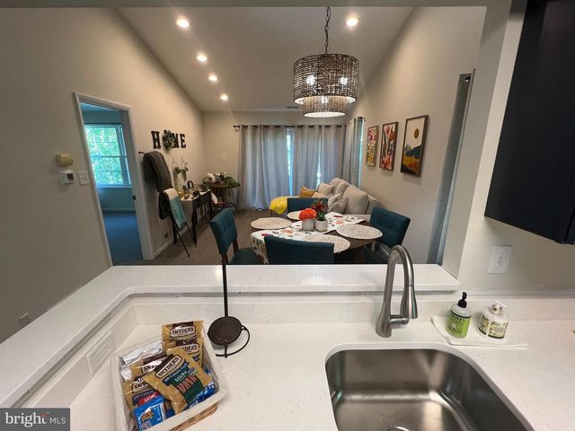 27 FOXGLOVE DR, Delran, NJ 08075