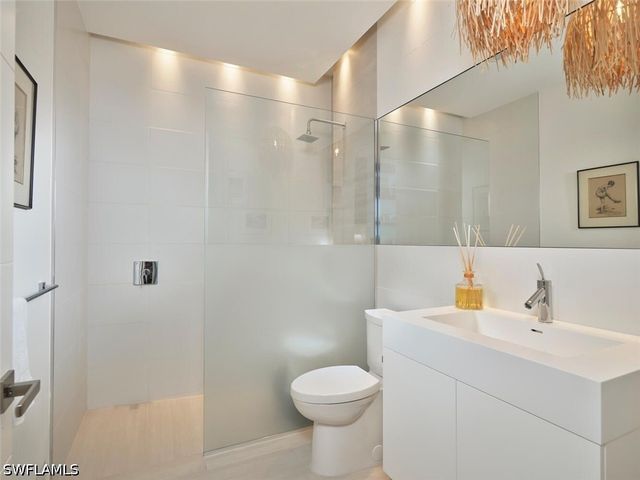 1218 14th AVE N, Naples, FL 34102