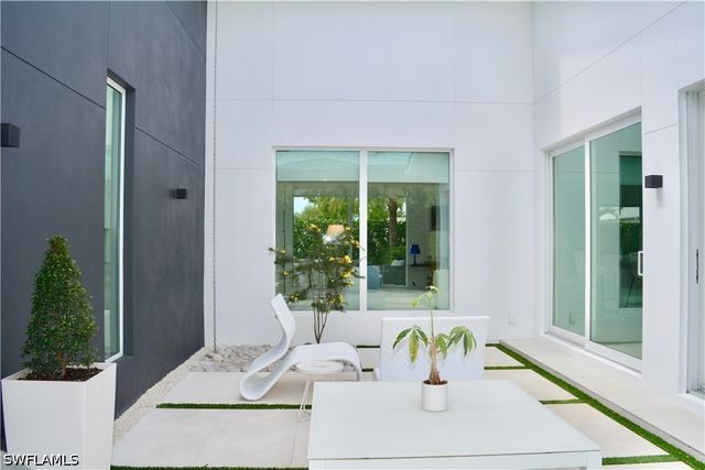 1218 14th AVE N, Naples, FL 34102