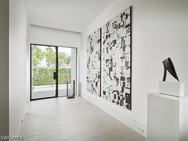 1218 14th AVE N, Naples, FL 34102