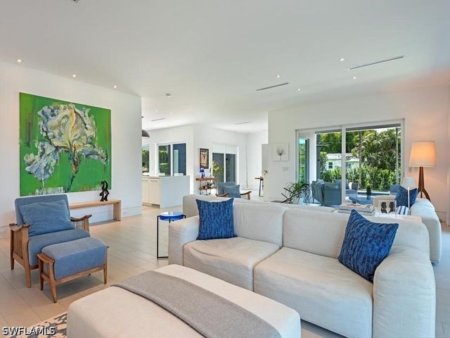 1218 14th AVE N, Naples, FL 34102