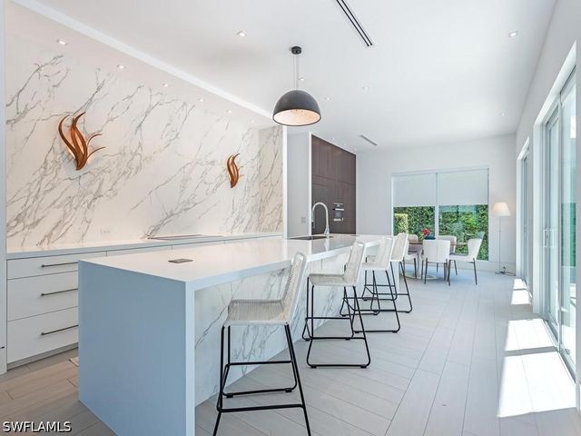 1218 14th AVE N, Naples, FL 34102