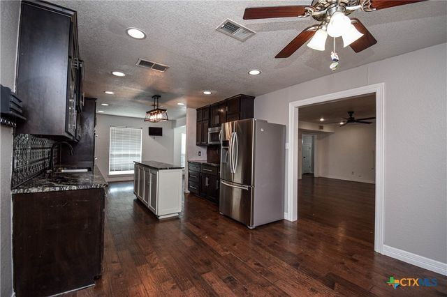 304 Cottonwood Drive, Harker Heights, TX 76548