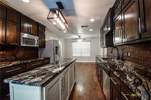 304 Cottonwood Drive, Harker Heights, TX 76548