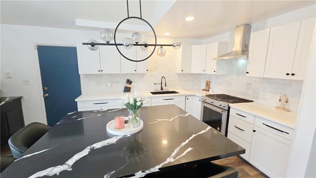 5104 Hampton Court, Bakersfield, CA 93309