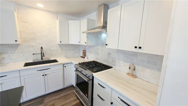 5104 Hampton Court, Bakersfield, CA 93309