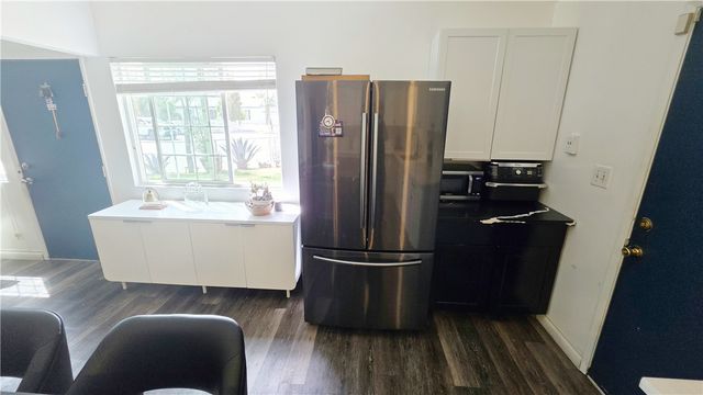 5104 Hampton Court, Bakersfield, CA 93309