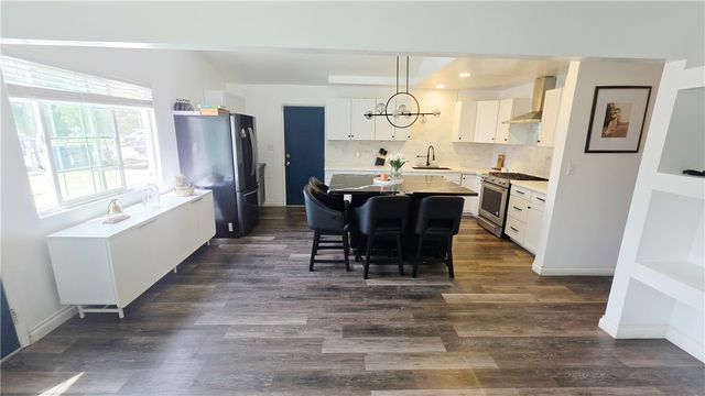 5104 Hampton Court, Bakersfield, CA 93309