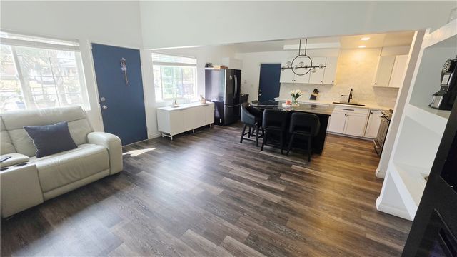 5104 Hampton Court, Bakersfield, CA 93309
