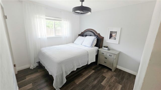 5104 Hampton Court, Bakersfield, CA 93309