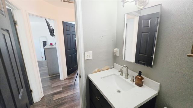 5104 Hampton Court, Bakersfield, CA 93309