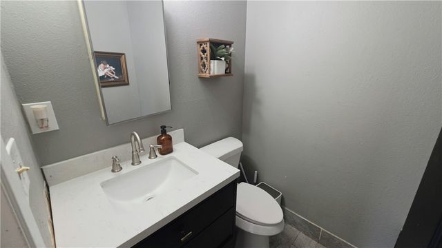 5104 Hampton Court, Bakersfield, CA 93309