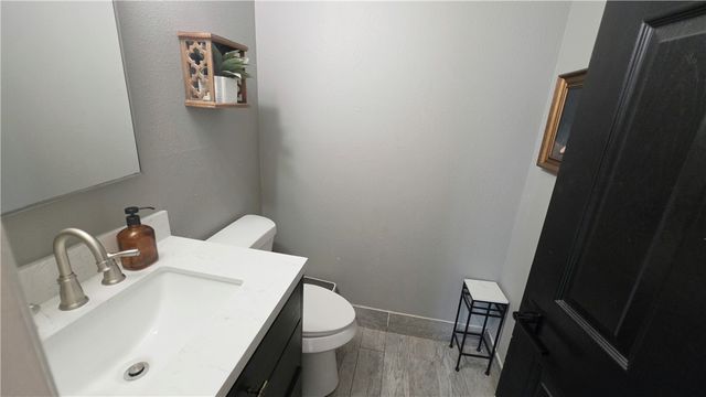 5104 Hampton Court, Bakersfield, CA 93309