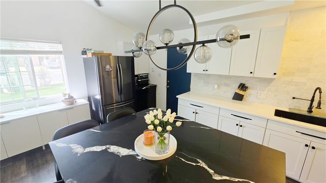 5104 Hampton Court, Bakersfield, CA 93309