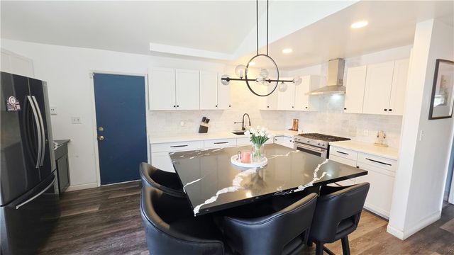 5104 Hampton Court, Bakersfield, CA 93309