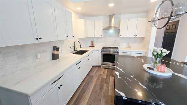 5104 Hampton Court, Bakersfield, CA 93309