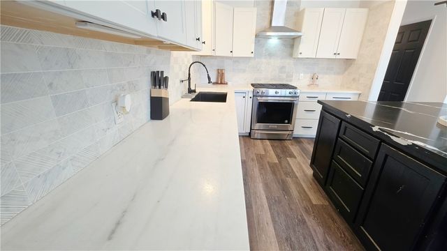 5104 Hampton Court, Bakersfield, CA 93309